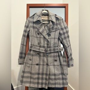 Burberry women’s wool double breasted trench coat size USA 8/UK 10 Used